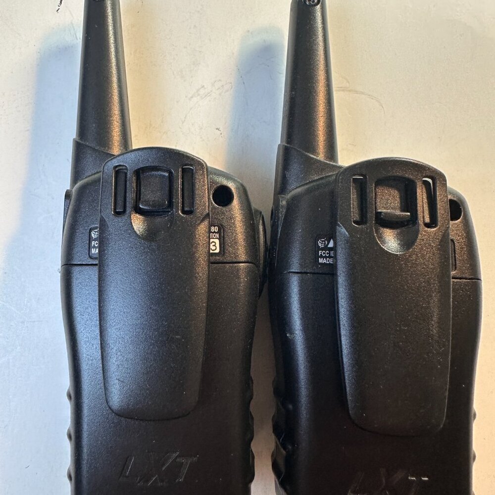 MIDLAND LXT80 TWO-WAY 2 RADIO SET, 22 CHANELS SHORT RANGE WALKIE TALKIE, BLACK - Picture 4 of 11